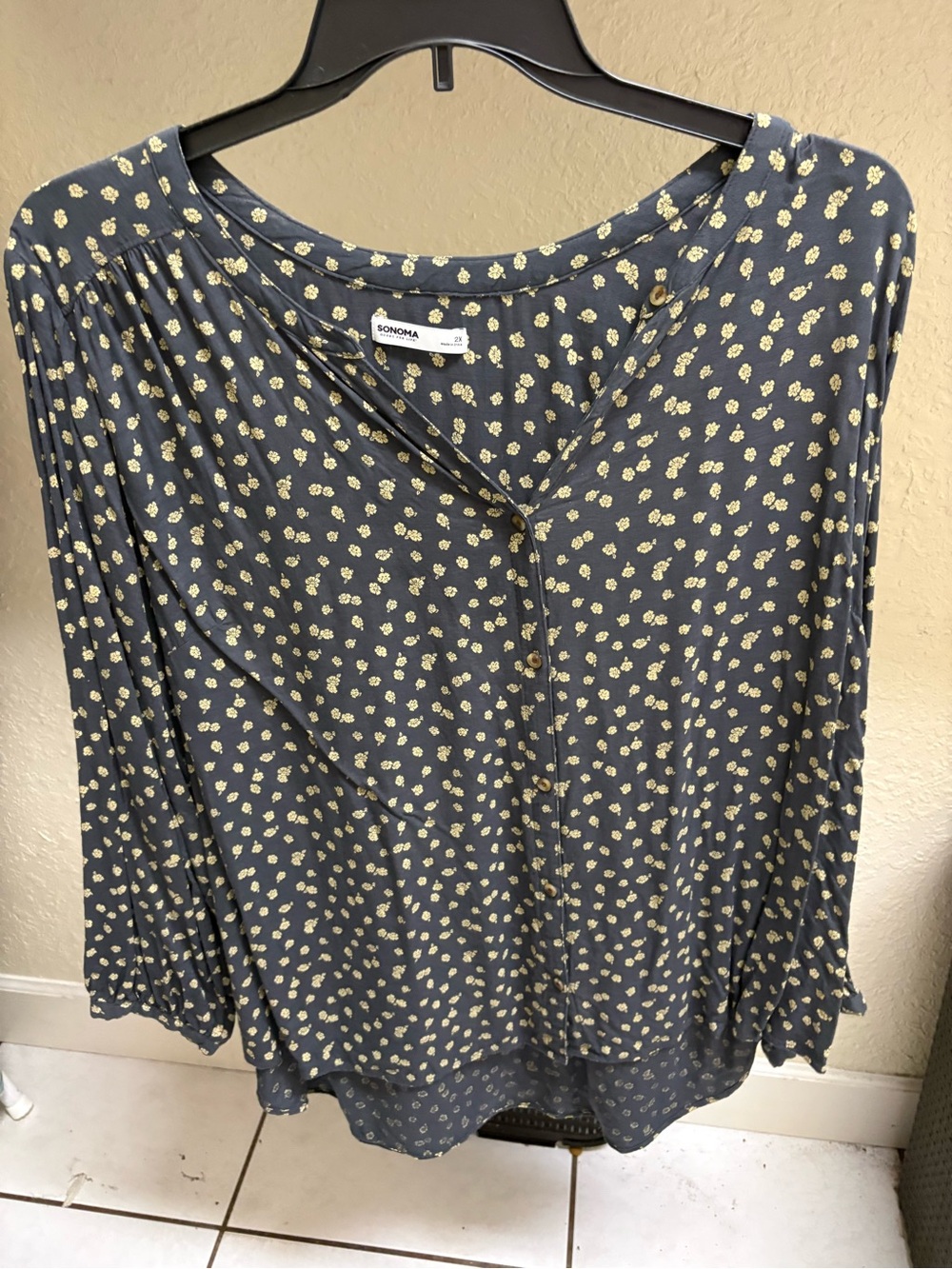 Sonoma Gray Button-Front Blouse with Cream Floral Print
